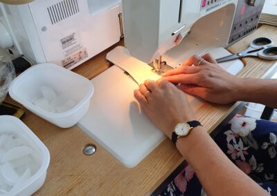 Nachhaltige Produktion in der Schweiz: In unserem Atelier entstehen die waschbaren SlipSafe Slipeinlagen in sorgfältiger Handarbeit – ökologisch und plastikfrei.